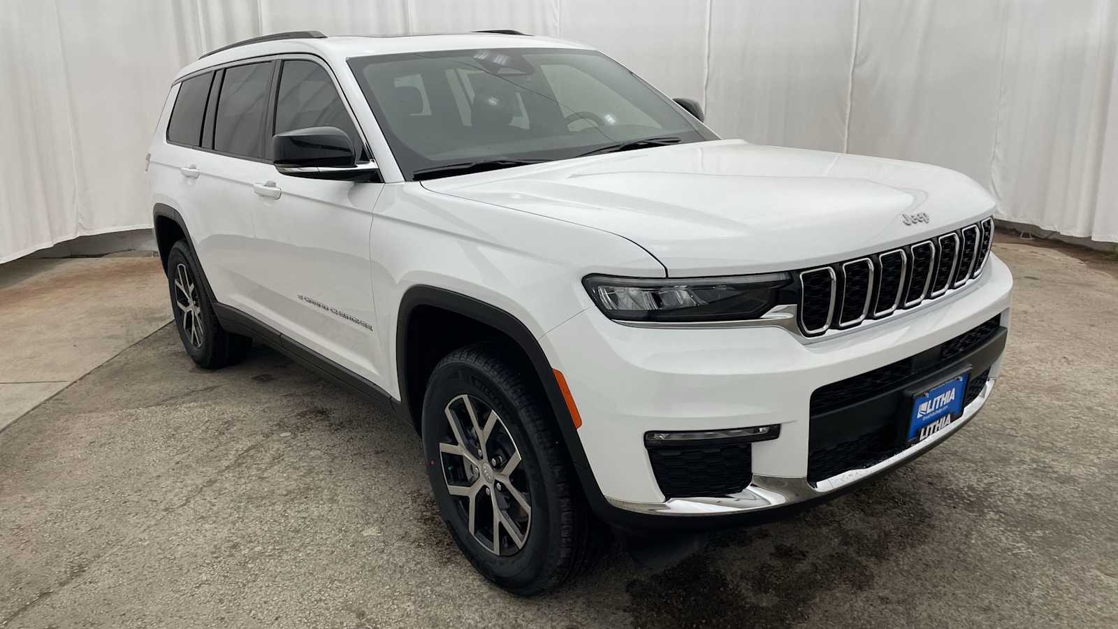 Thumbnail: 2025 Jeep Grand Cherokee - 39