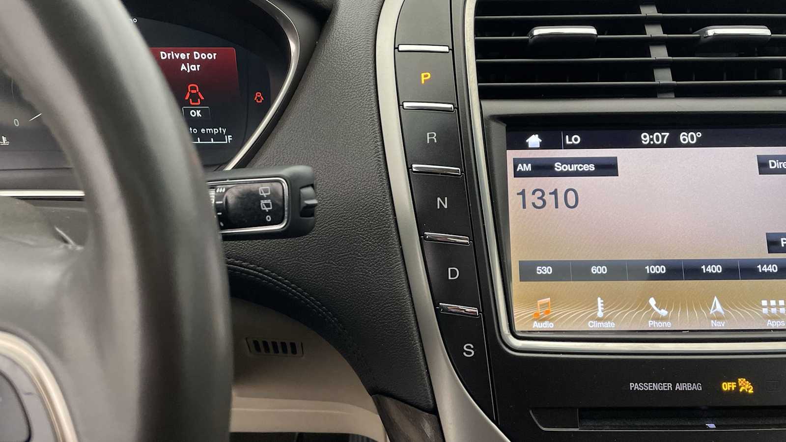 Thumbnail: 2019 Lincoln Nautilus - 22