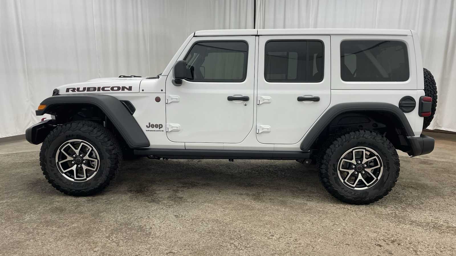 Thumbnail: 2025 Jeep Wrangler - 33