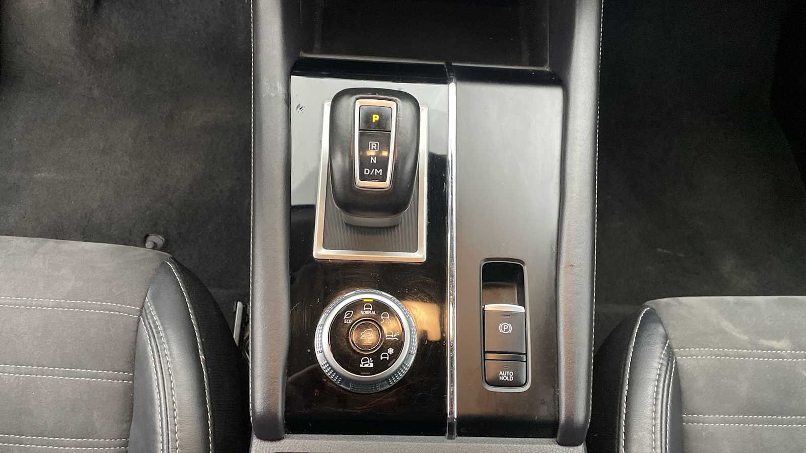 Thumbnail: 2023 Mitsubishi Outlander - 21