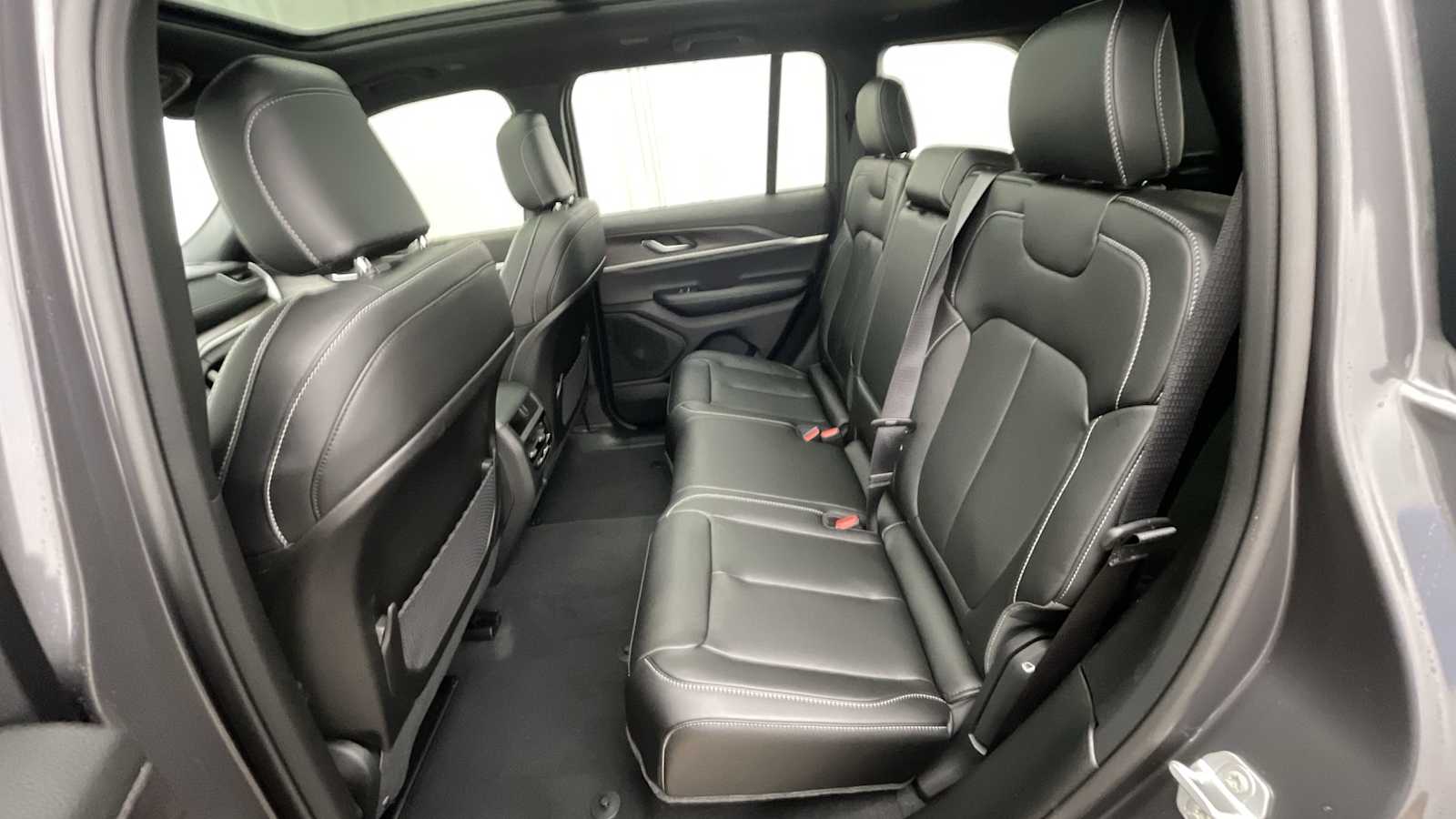 Thumbnail: 2025 Jeep Grand Cherokee - 10