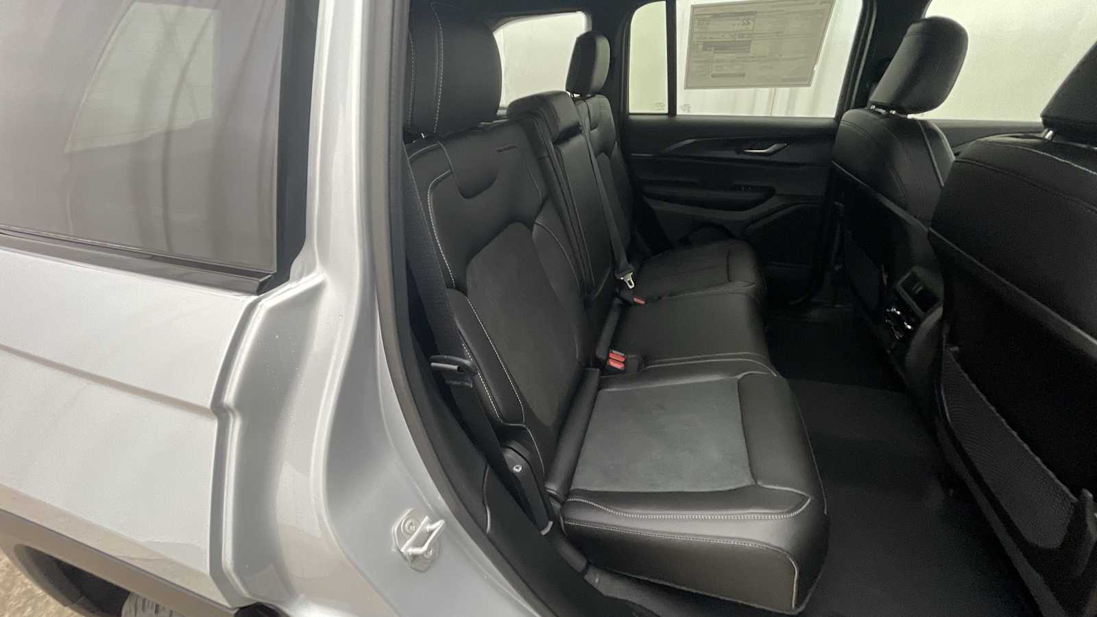 Thumbnail: 2025 Jeep Grand Cherokee - 10