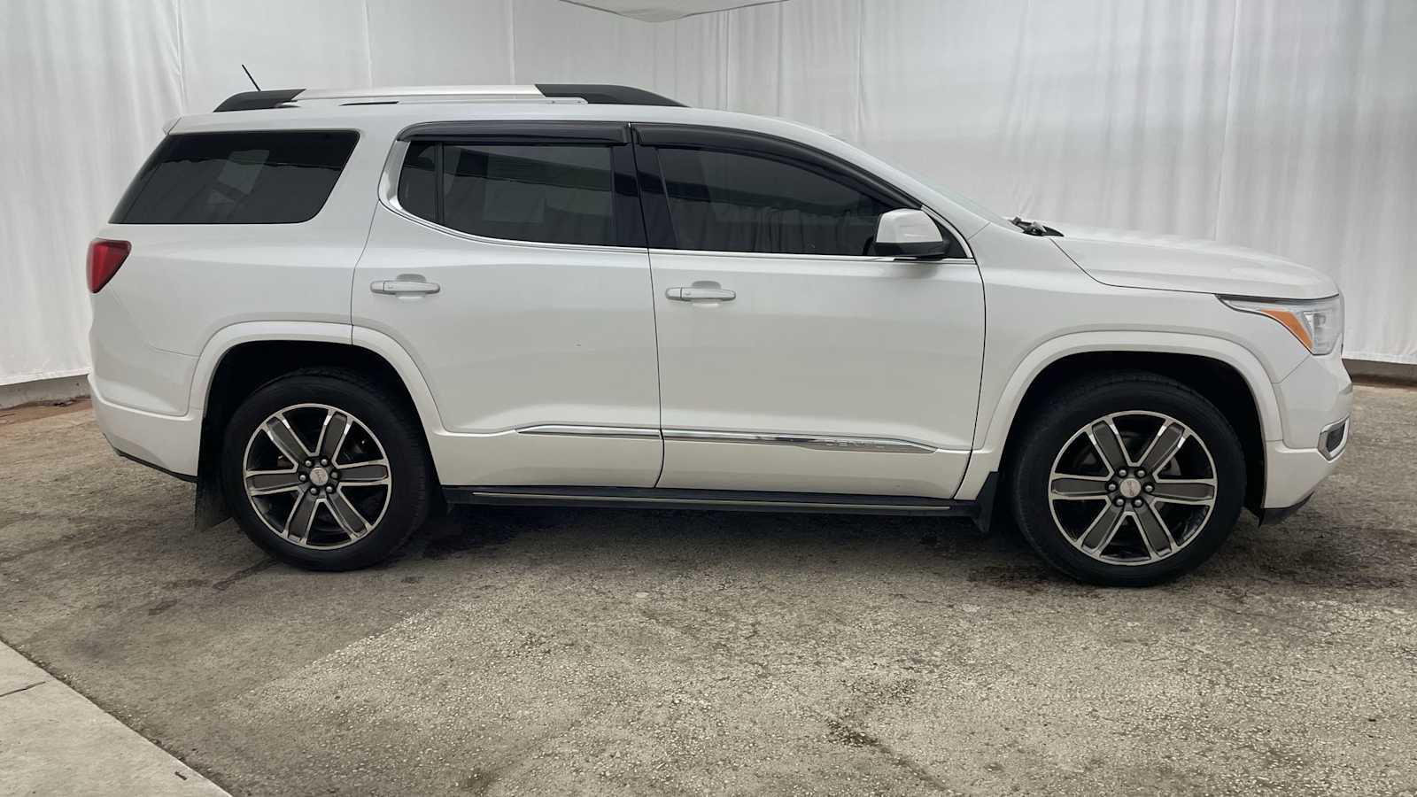 Thumbnail: 2017 GMC Acadia - 37