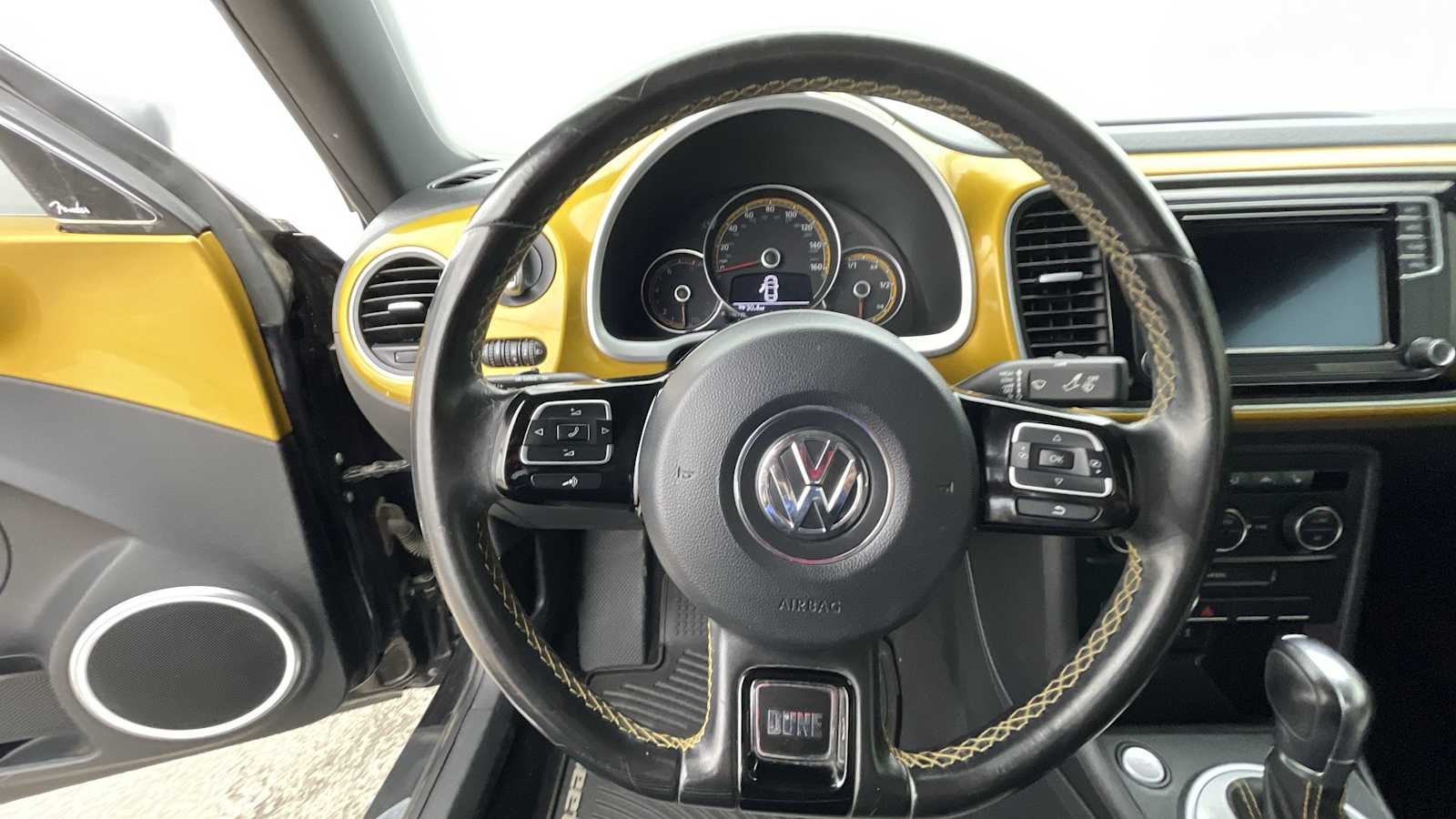 Thumbnail: 2016 Volkswagen Beetle - 12