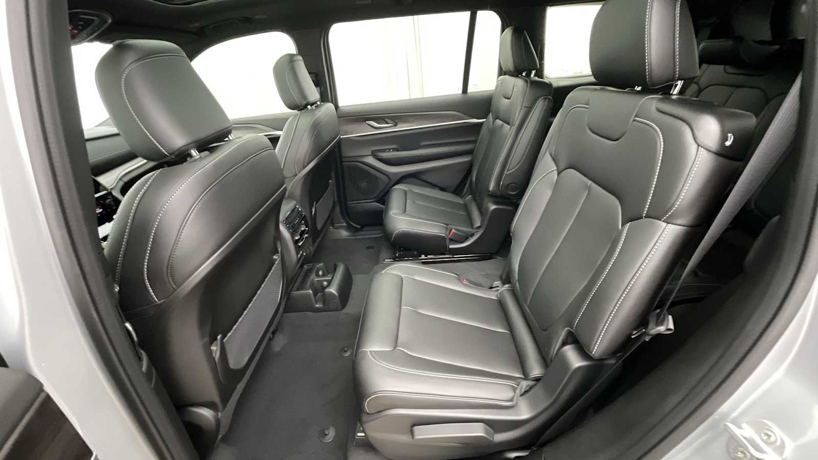 Thumbnail: 2025 Jeep Grand Cherokee - 10