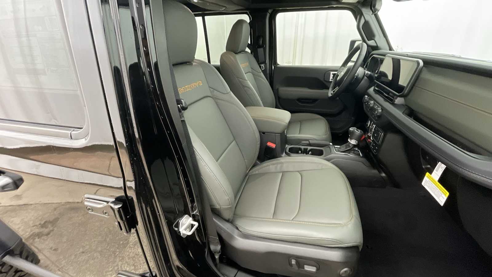 Thumbnail: 2025 Jeep Gladiator - 11