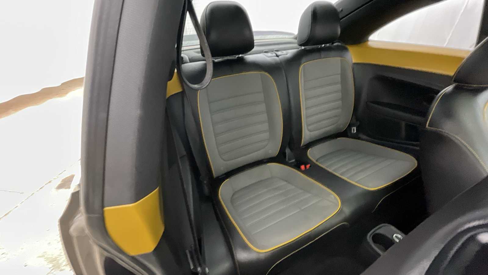 Thumbnail: 2016 Volkswagen Beetle - 10
