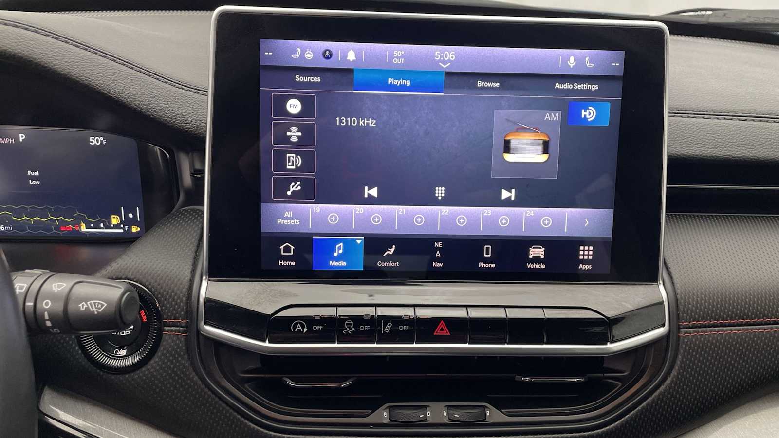 Thumbnail: 2022 Jeep Compass - 18