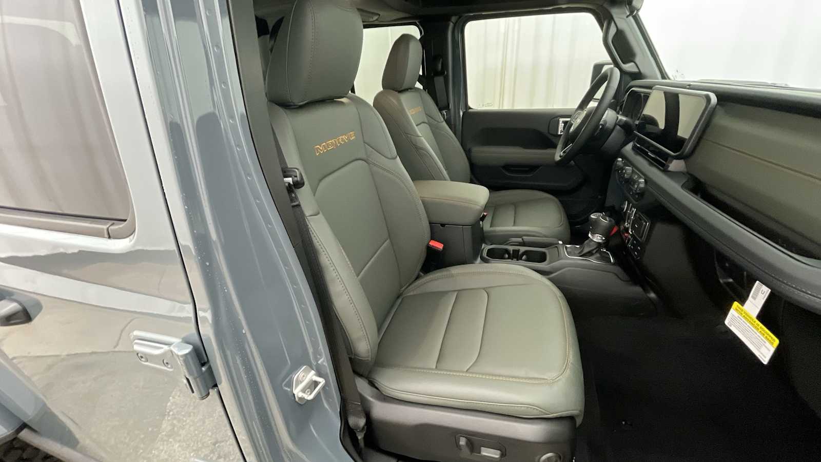 Thumbnail: 2025 Jeep Gladiator - 11