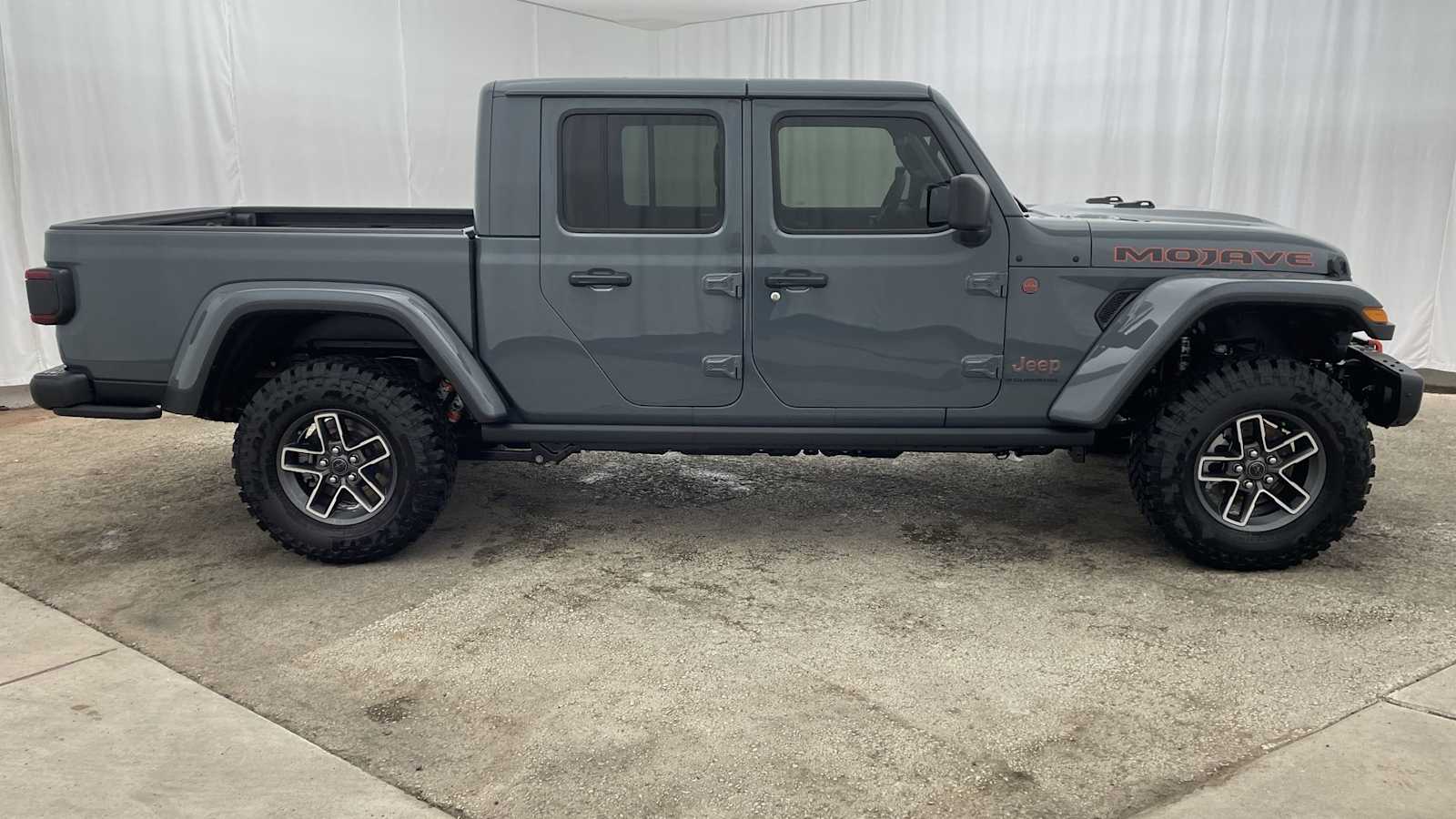 Thumbnail: 2025 Jeep Gladiator - 36