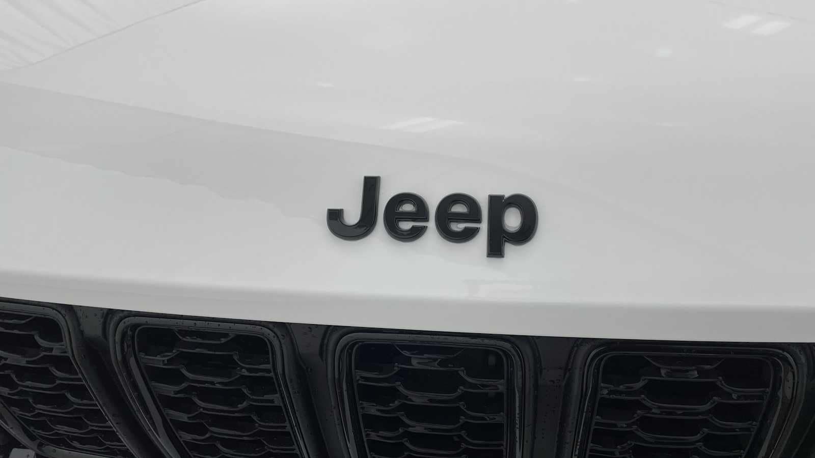 Thumbnail: 2025 Jeep Grand Cherokee - 38