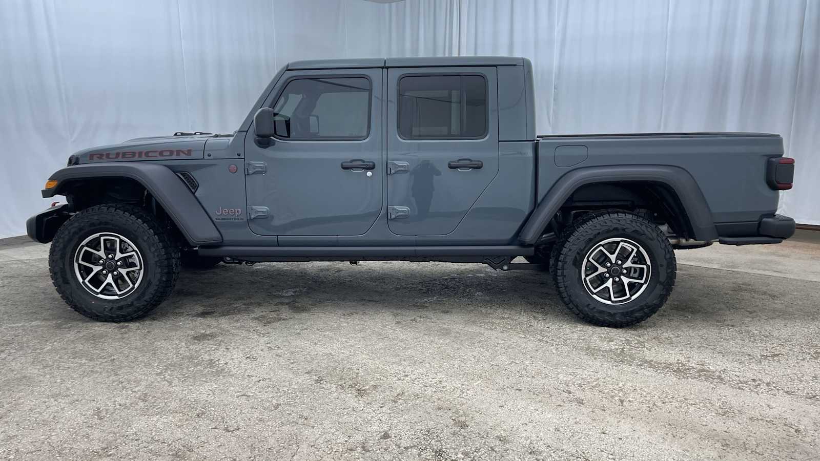 Thumbnail: 2025 Jeep Gladiator - 33