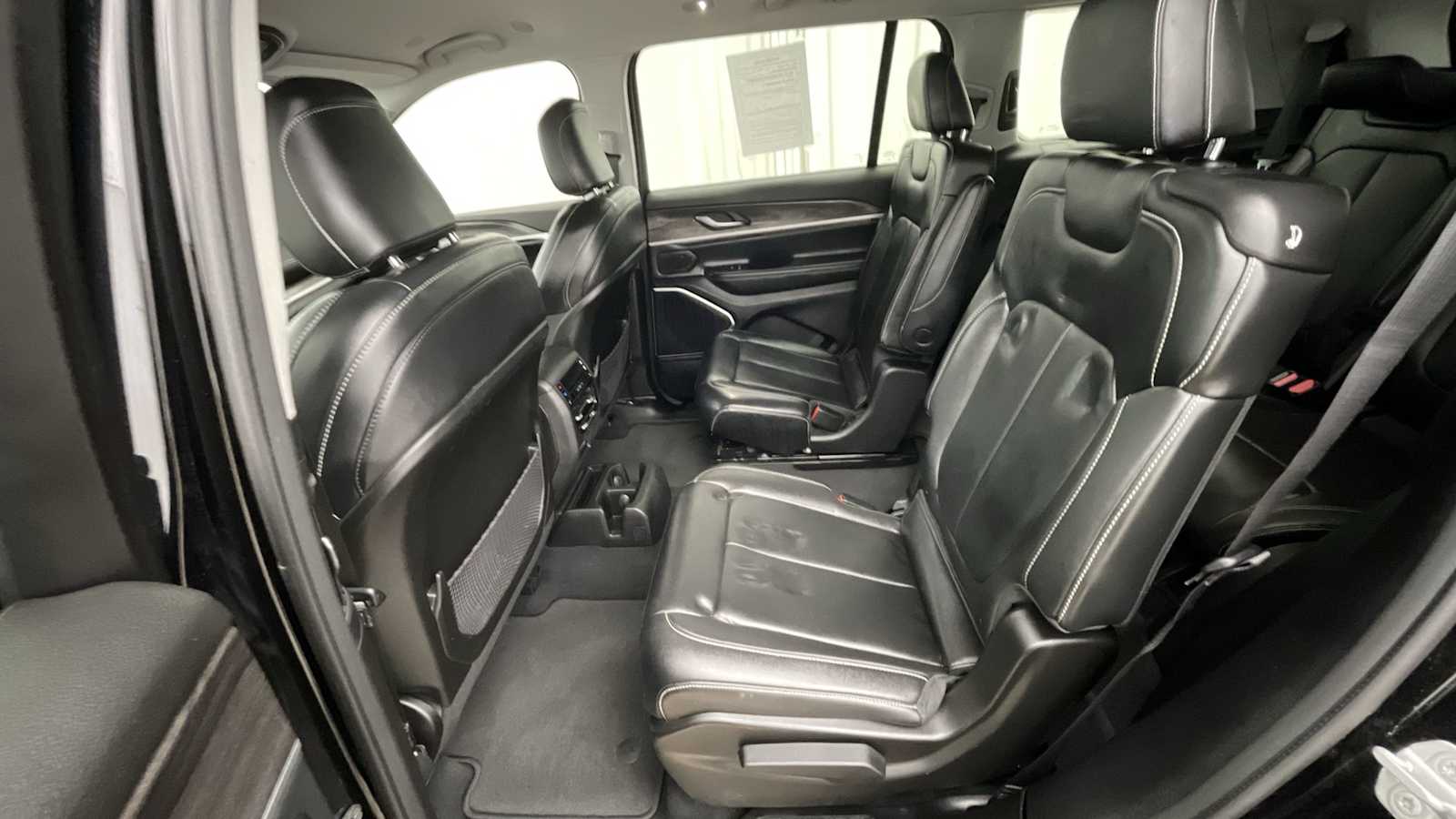 Thumbnail: 2022 Jeep Grand Cherokee - 9