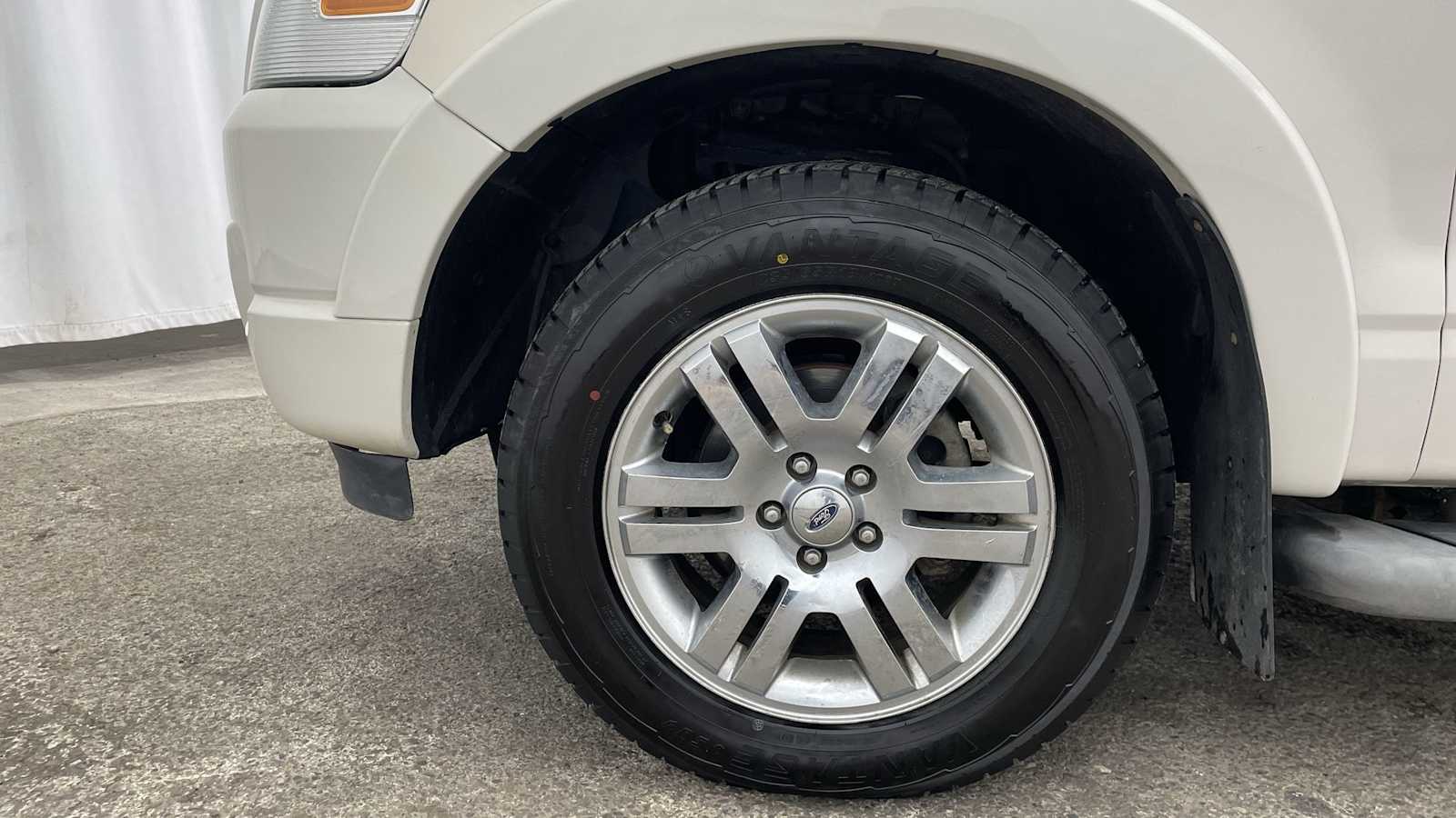 Thumbnail: 2008 Ford Explorer Sport Trac - 38