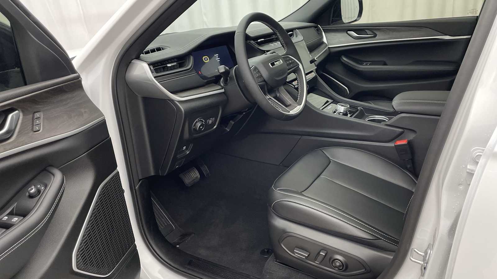 Thumbnail: 2026 Jeep Grand Cherokee - 2