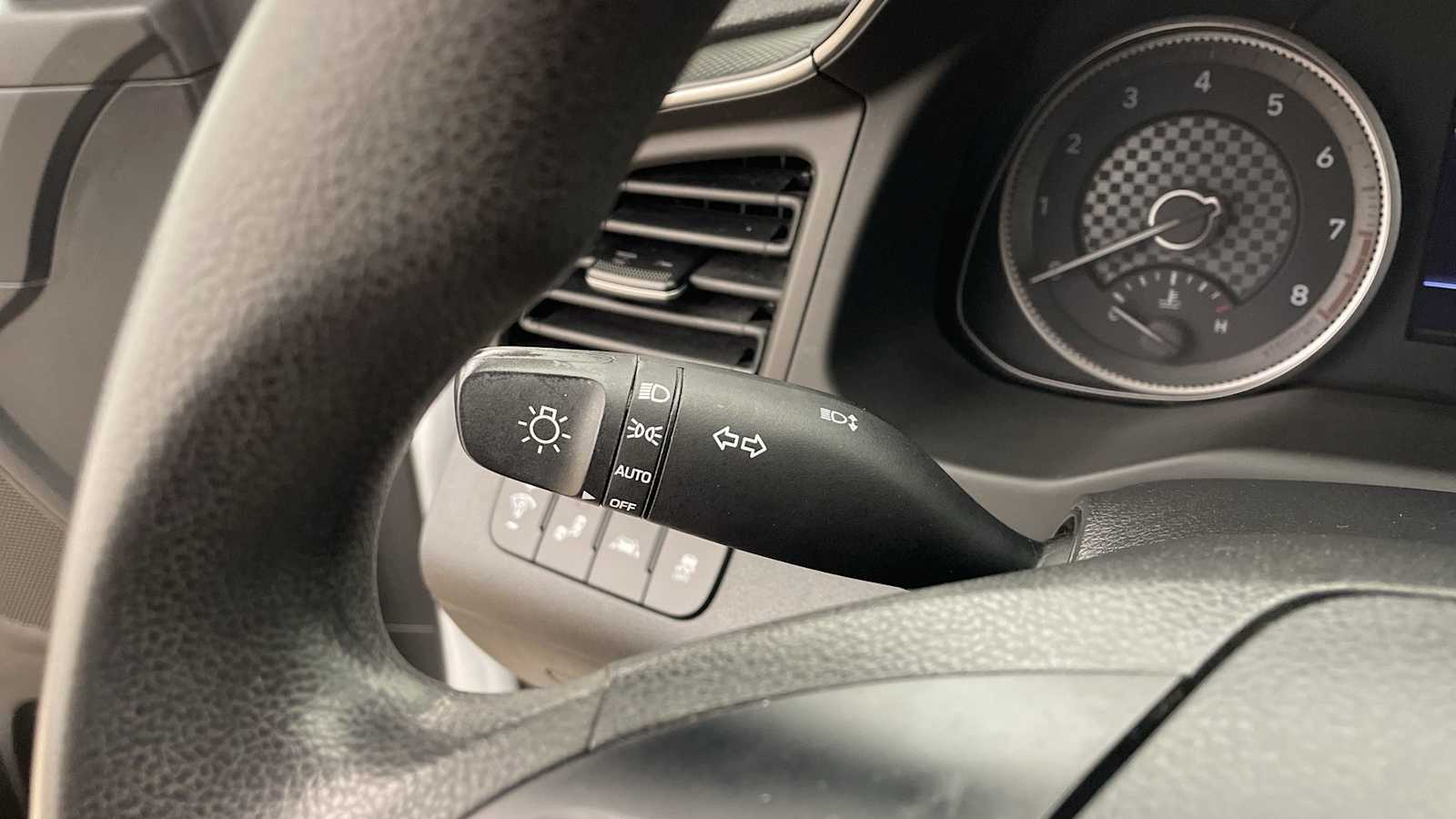 Thumbnail: 2020 Hyundai Elantra - 15