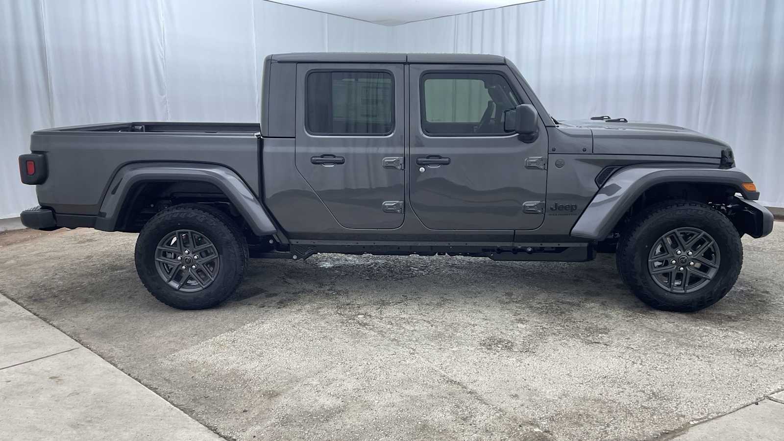 Thumbnail: 2026 Jeep Gladiator - 34