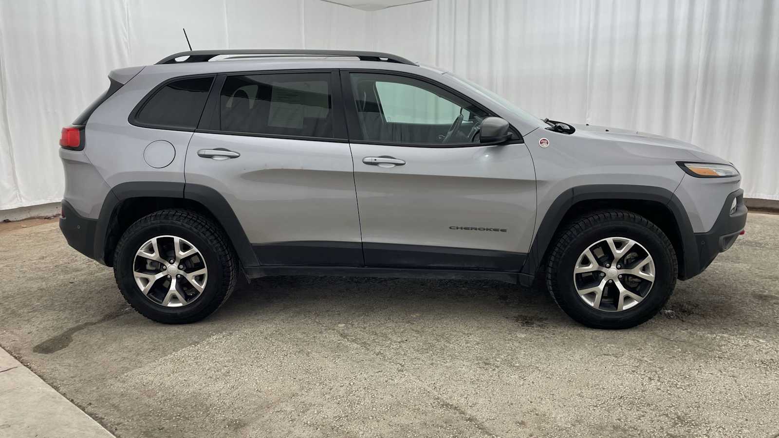 Thumbnail: 2018 Jeep Cherokee - 38