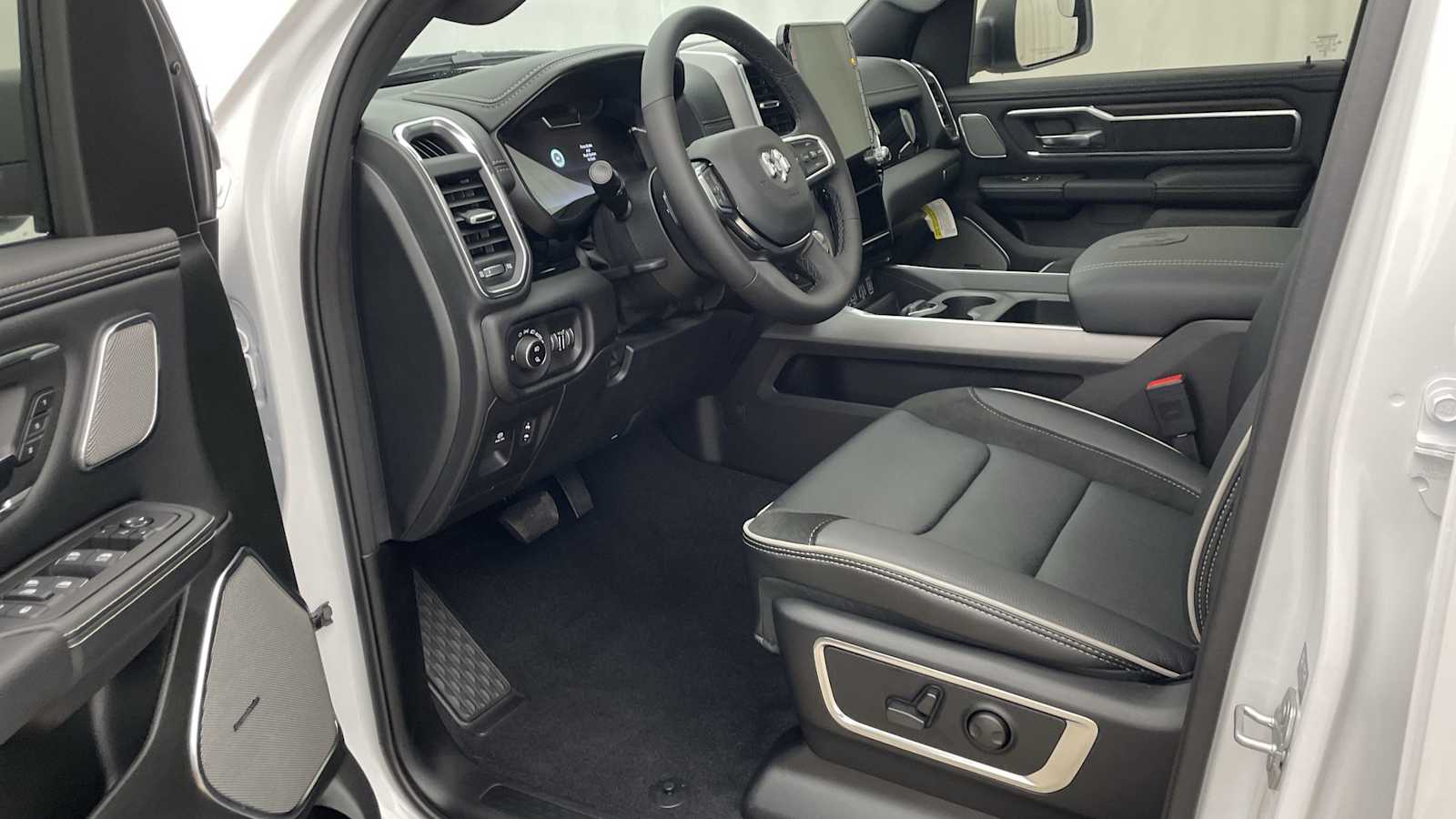 Thumbnail: 2026 RAM 1500 - 2