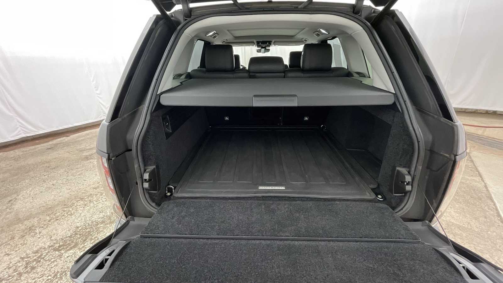 Thumbnail: 2017 Land Rover Range Rover - 31