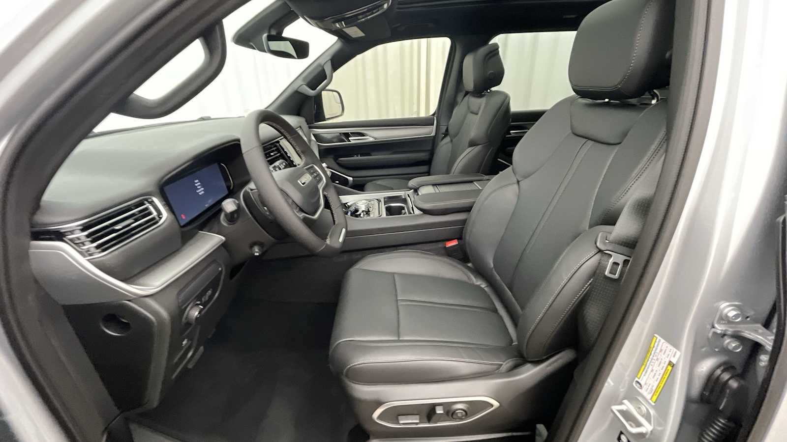 Thumbnail: 2025 Jeep Wagoneer - 6