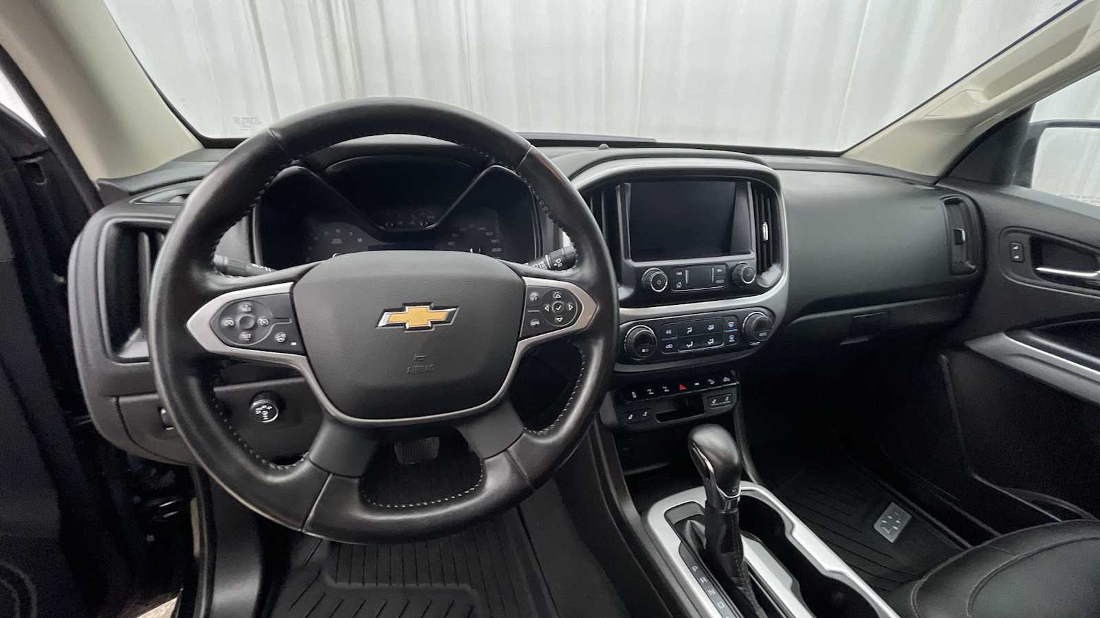 Thumbnail: 2022 Chevrolet Colorado - 3