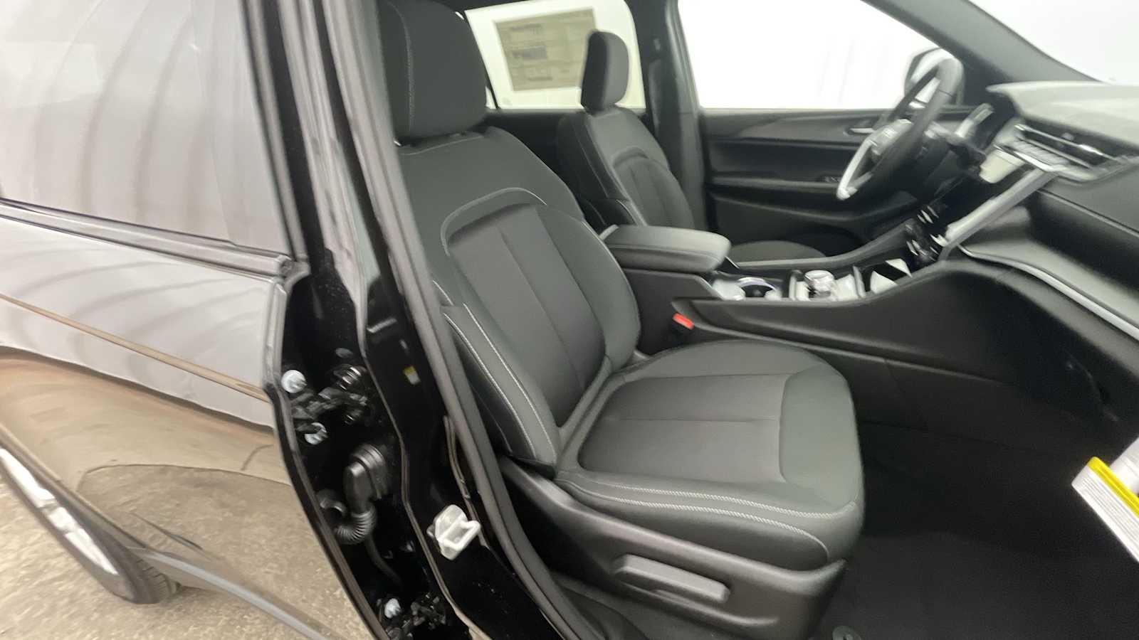 Thumbnail: 2026 Jeep Grand Cherokee L - 12