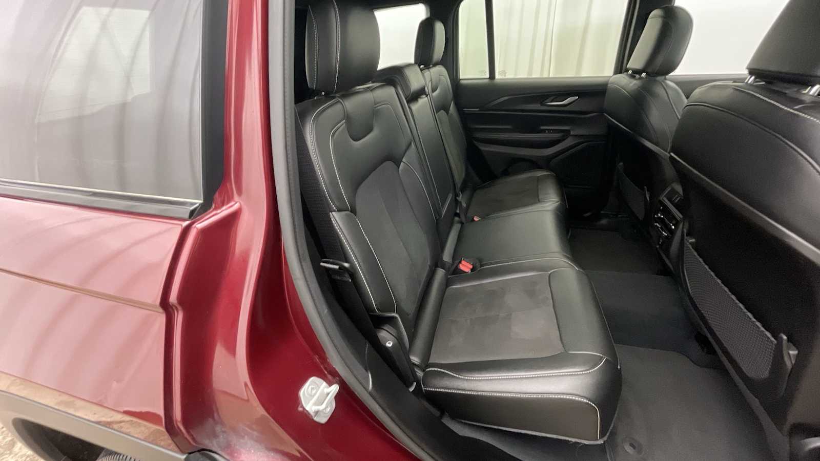 Thumbnail: 2023 Jeep Grand Cherokee - 10