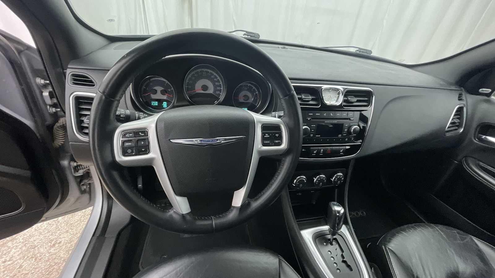 Thumbnail: 2014 Chrysler 200 - 3