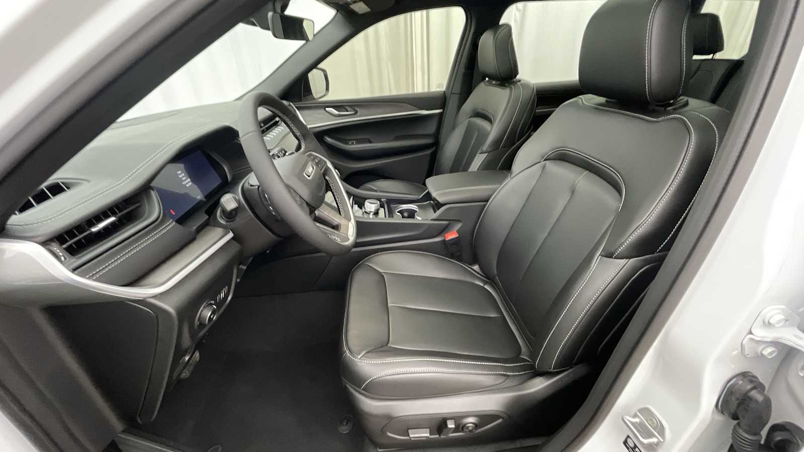 Thumbnail: 2026 Jeep Grand Cherokee L - 6