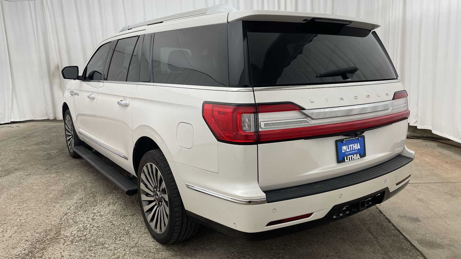 Thumbnail: 2018 Lincoln Navigator L - 37