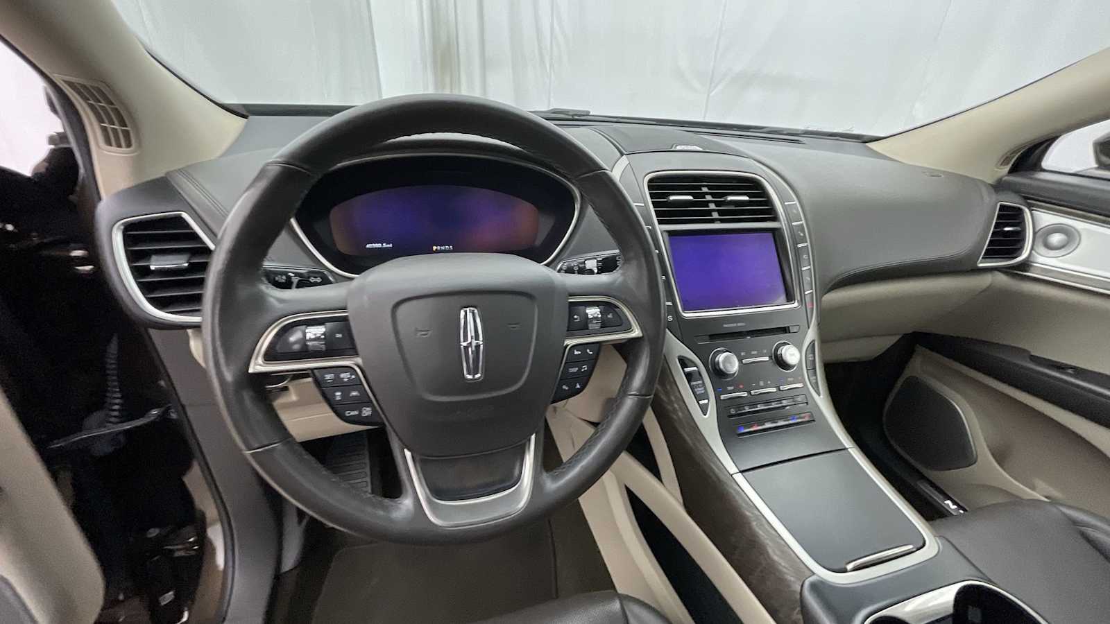 Thumbnail: 2019 Lincoln Nautilus - 3