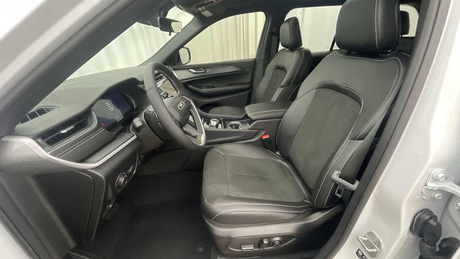 Thumbnail: 2025 Jeep Grand Cherokee - 5