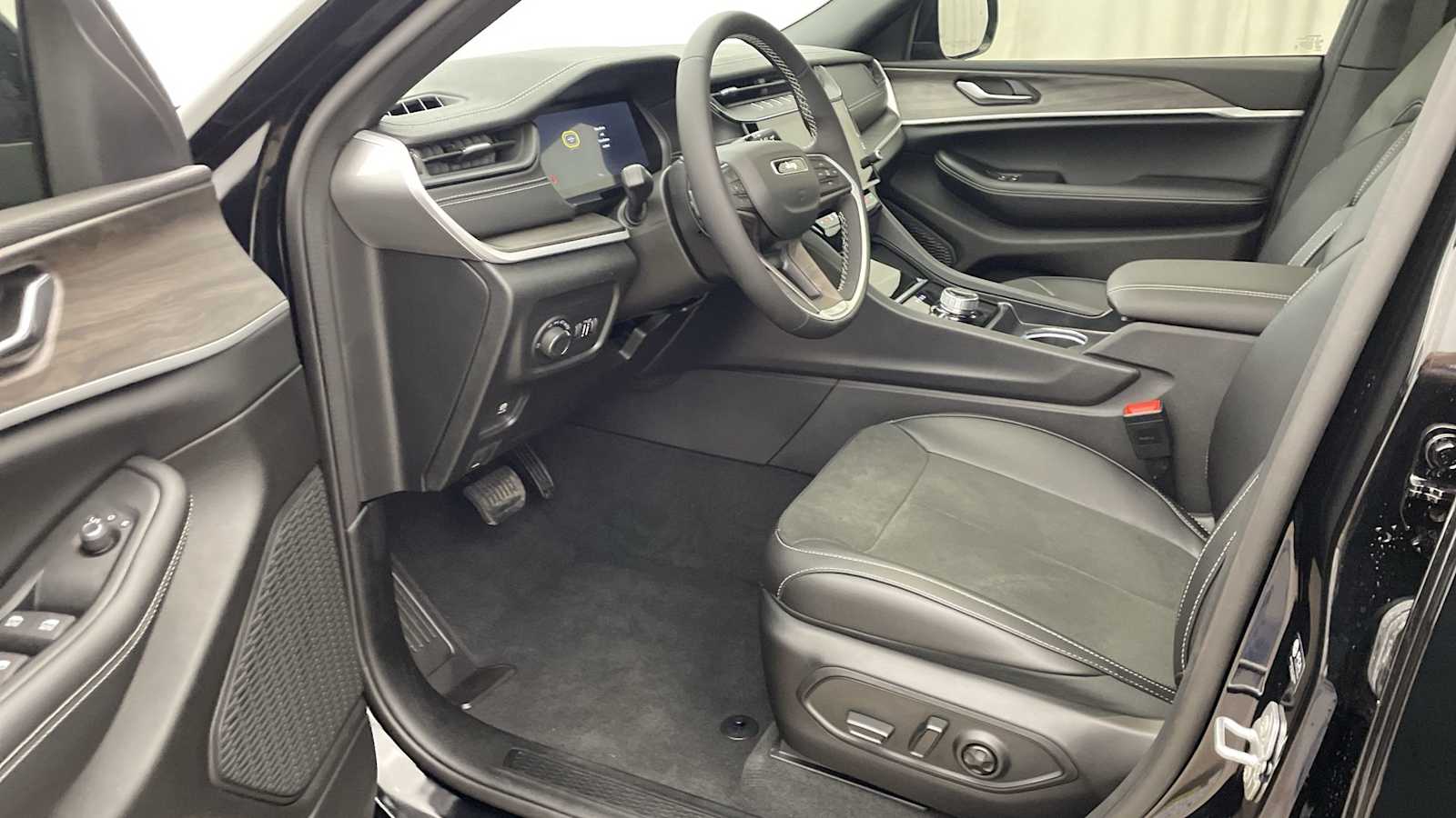 Thumbnail: 2026 Jeep Grand Cherokee - 2