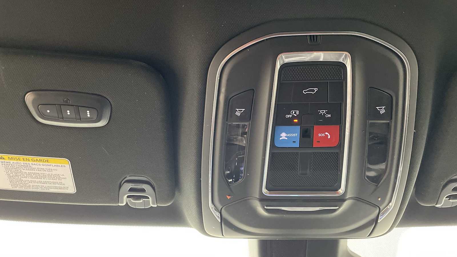 Thumbnail: 2023 Jeep Wagoneer - 23