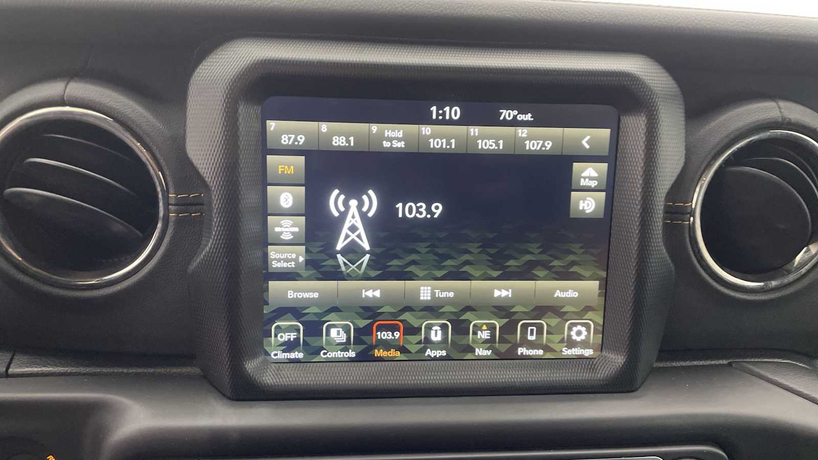 Thumbnail: 2023 Jeep Gladiator - 19