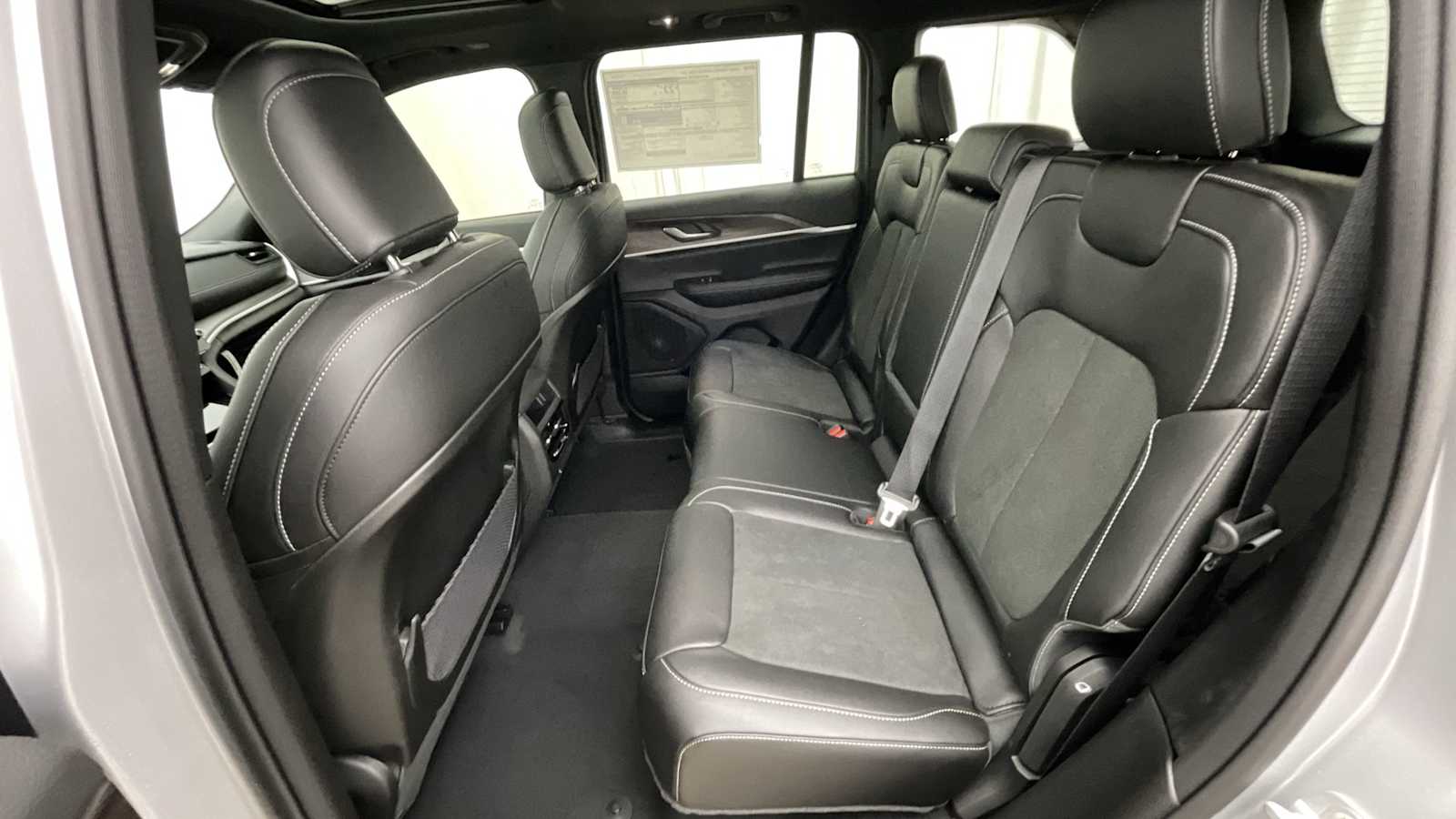 Thumbnail: 2026 Jeep Grand Cherokee - 11