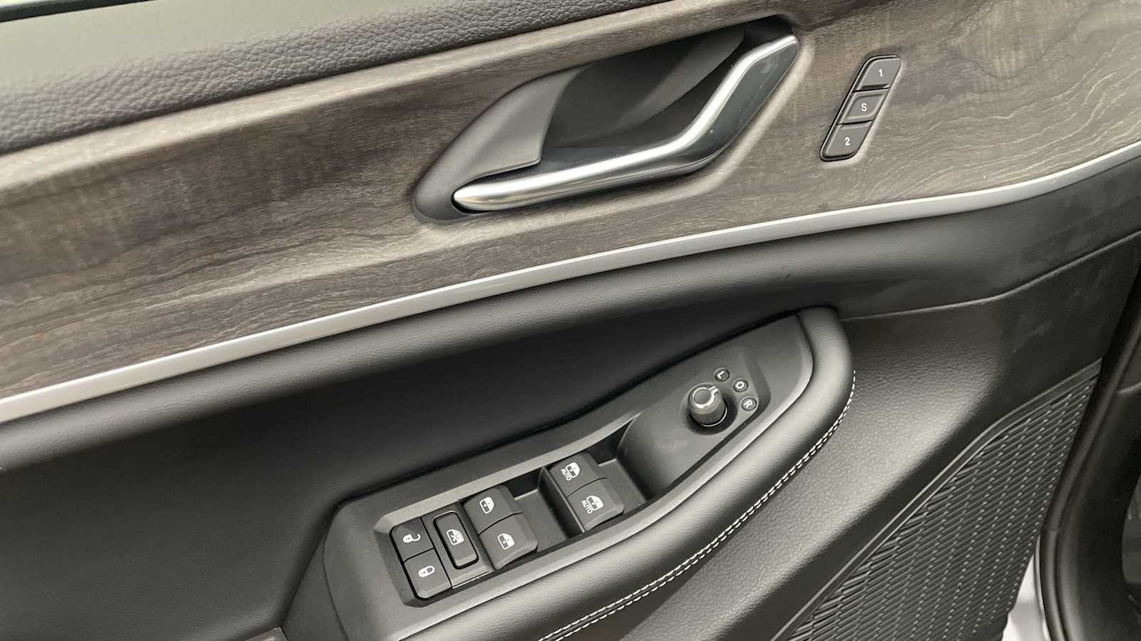 Thumbnail: 2025 Jeep Grand Cherokee - 7