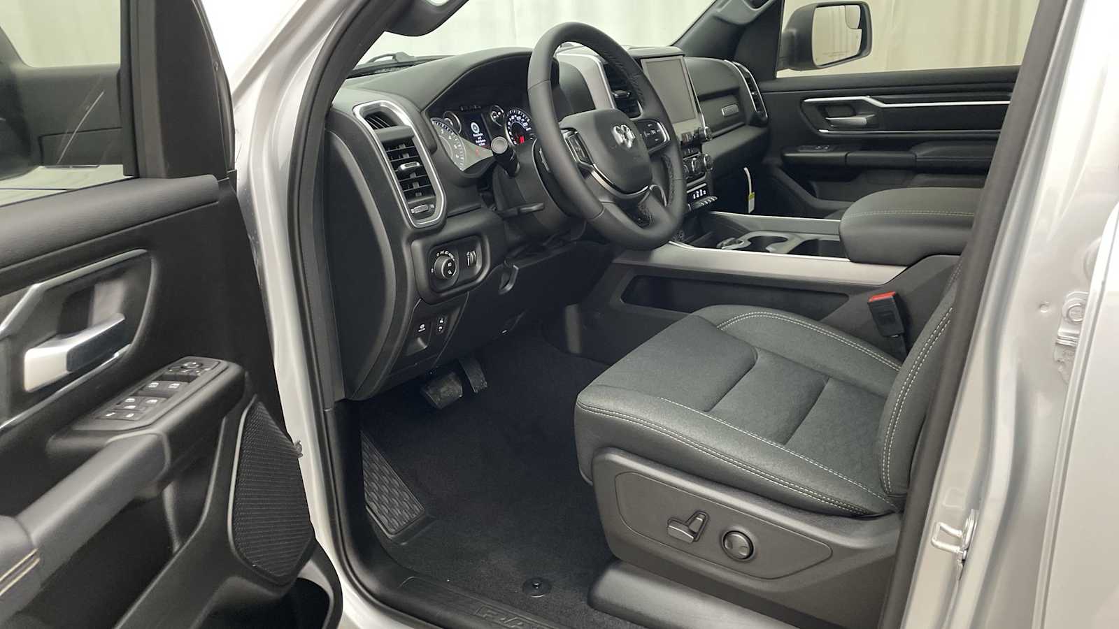 Thumbnail: 2026 RAM 1500 - 2