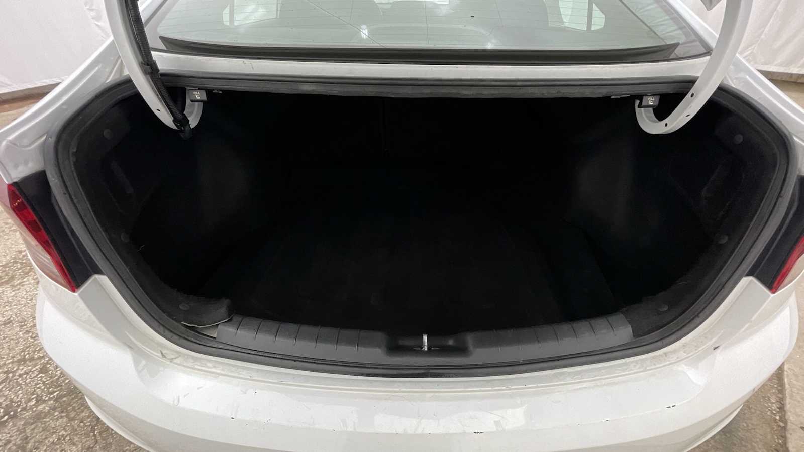 Thumbnail: 2020 Hyundai Elantra - 25