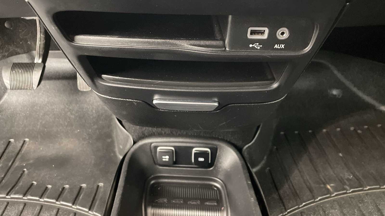 Thumbnail: 2019 Chrysler Pacifica - 19