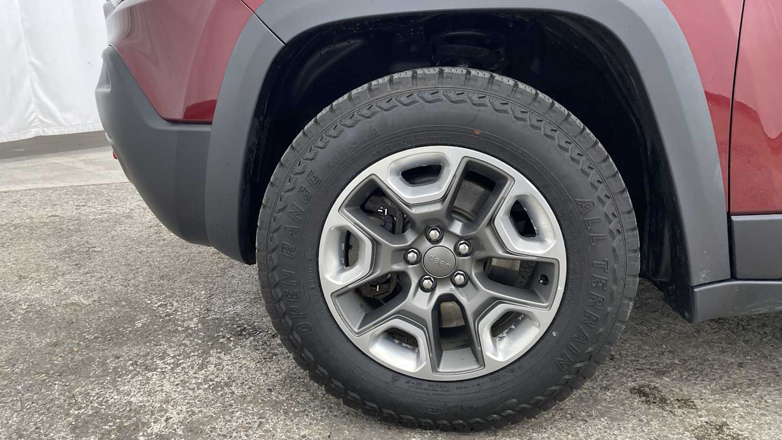 Thumbnail: 2020 Jeep Cherokee - 44