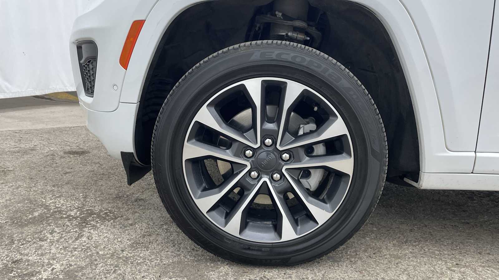 Thumbnail: 2023 Jeep Grand Cherokee - 45