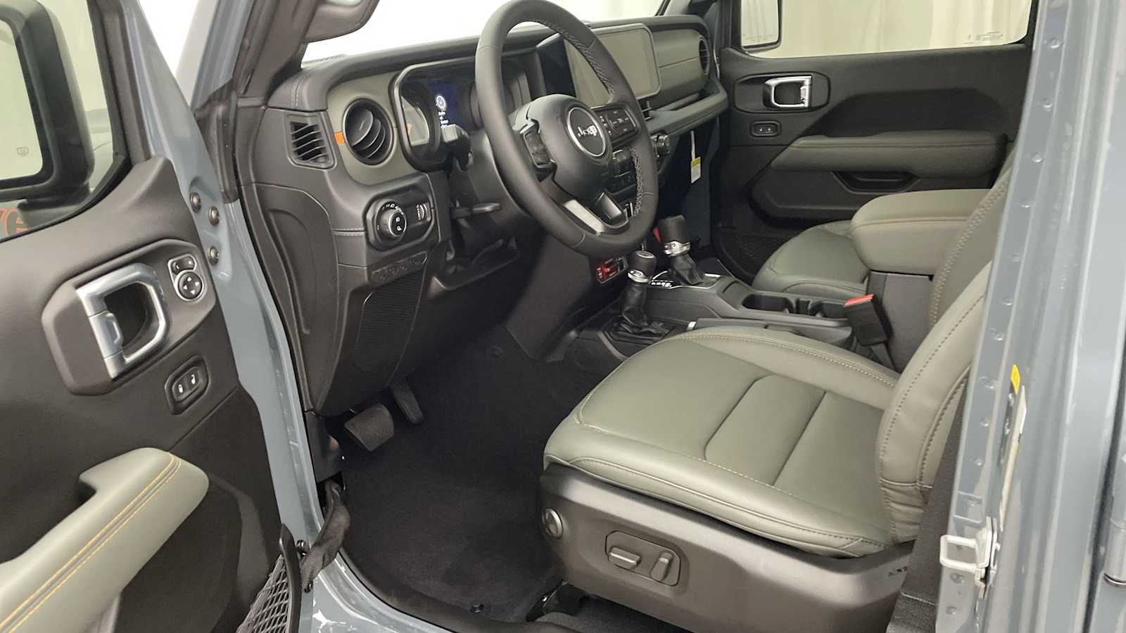 Thumbnail: 2025 Jeep Gladiator - 2