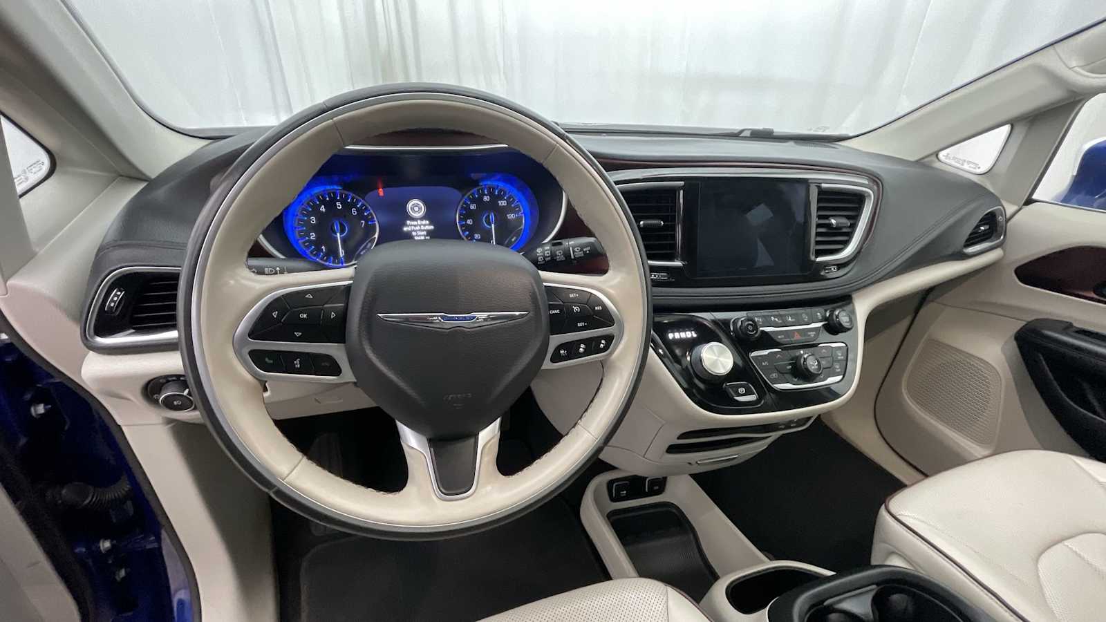 Thumbnail: 2020 Chrysler Pacifica - 3