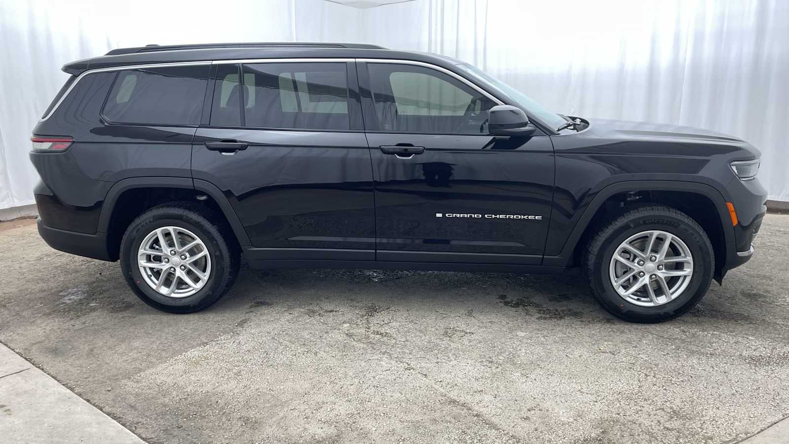 Thumbnail: 2025 Jeep Grand Cherokee - 37