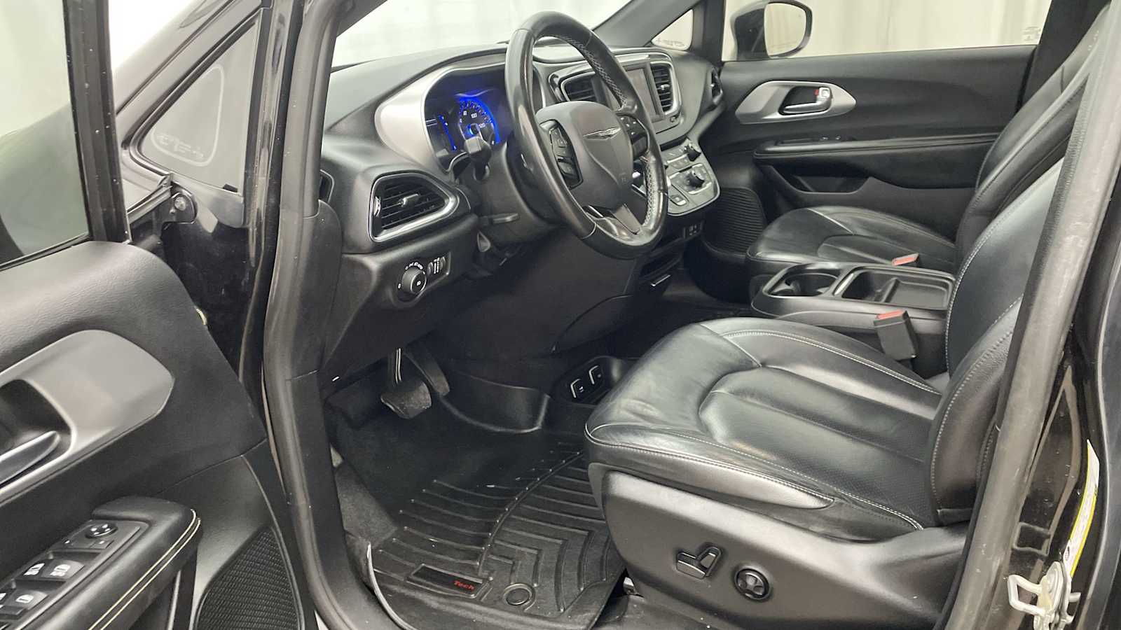 Thumbnail: 2019 Chrysler Pacifica - 2