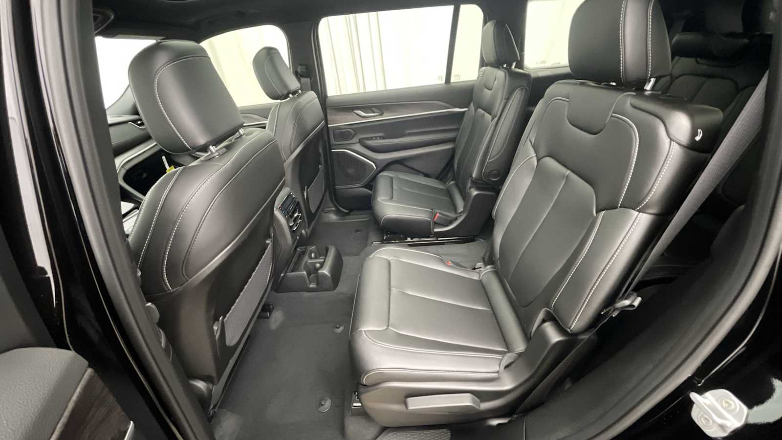 Thumbnail: 2025 Jeep Grand Cherokee - 10