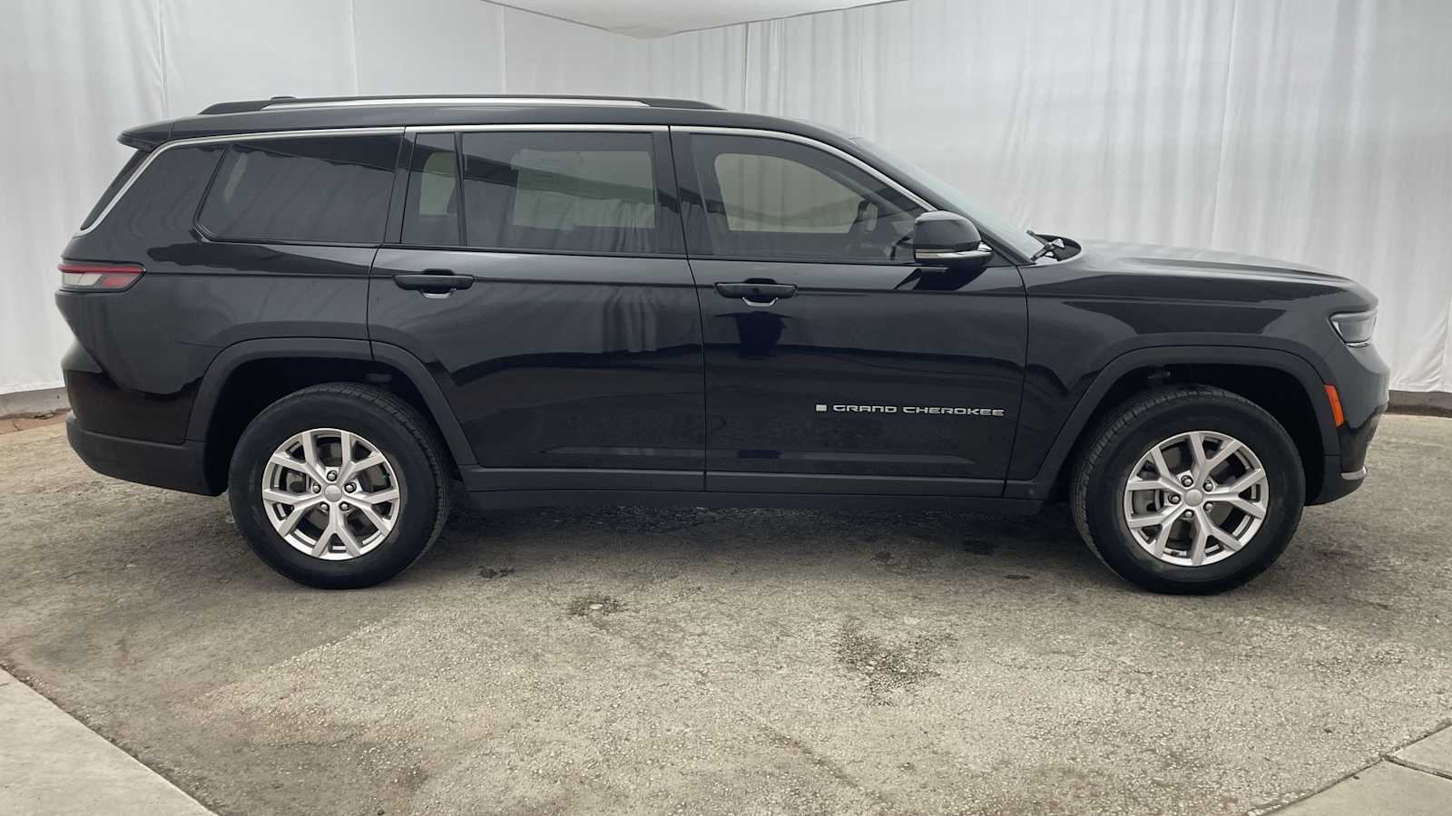 Thumbnail: 2022 Jeep Grand Cherokee - 36