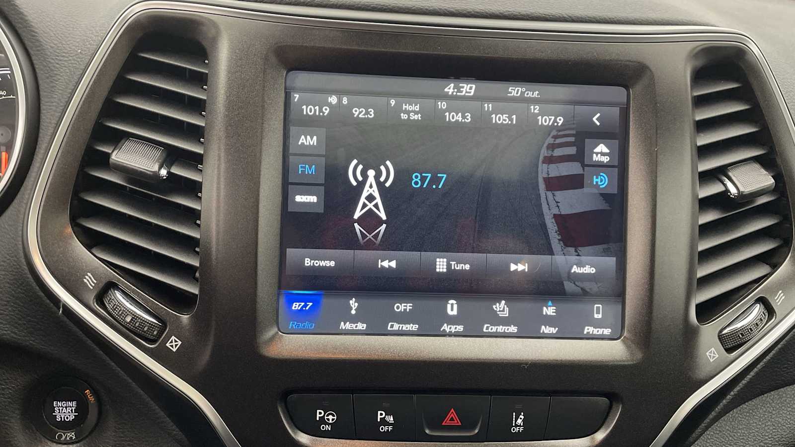 Thumbnail: 2019 Jeep Cherokee - 20